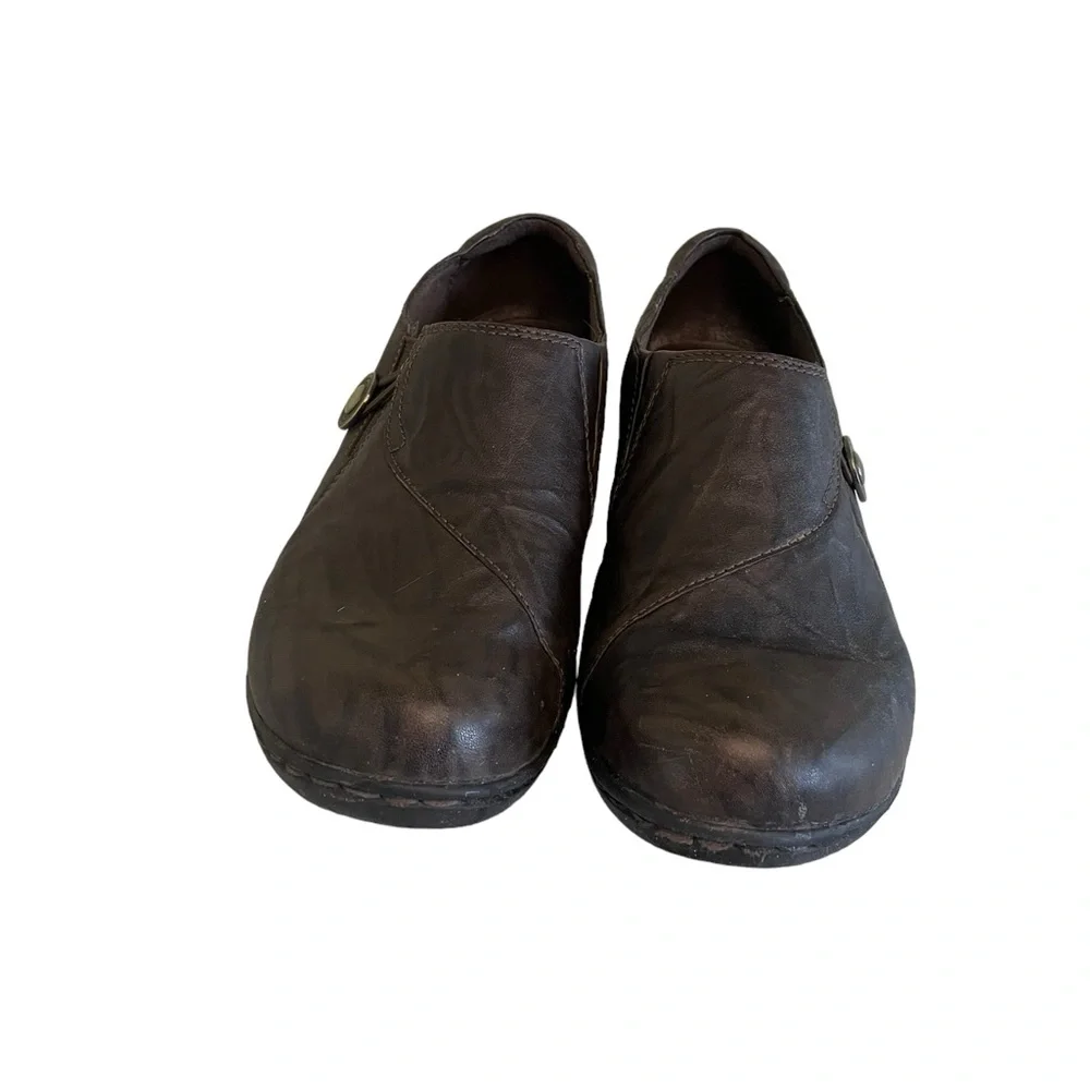 Clarks distressed brown